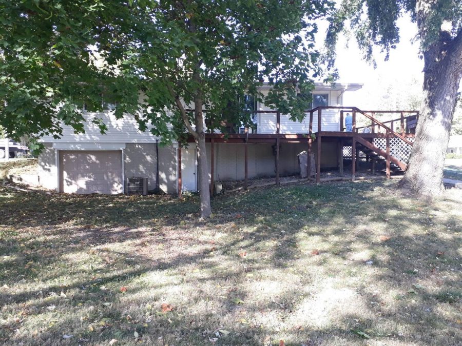 Back view of lower garage and walkout